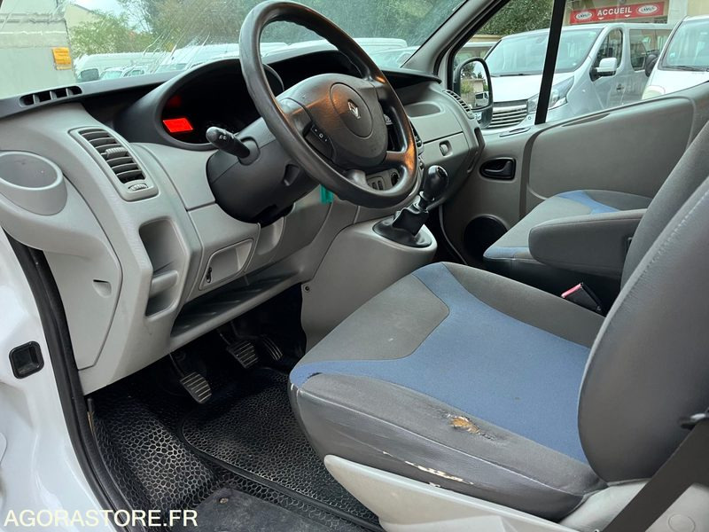 Fourgon utilitaire RENAULT TRAFIC L2H1 - 2013 / 202 310 KM