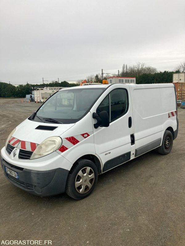 Fourgon utilitaire RENAULT TRAFIC diesel - Année 2013 - 376.300km