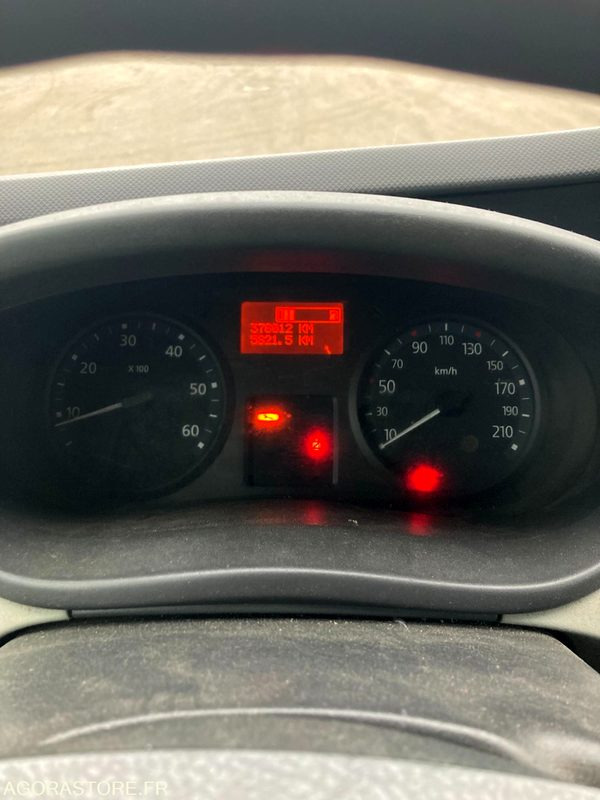 Fourgon utilitaire RENAULT TRAFIC diesel - Année 2013 - 376.300km