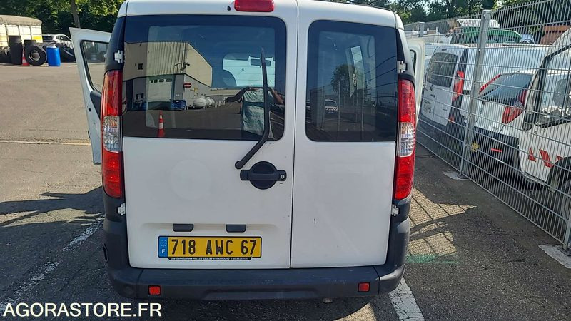 Fourgonnette FIAT DOBLO CARGO - 2007 - 98427KM - 718 AWC 67