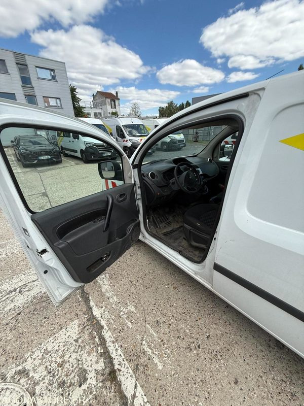 Fourgonnette RENAULT KANGOO - 2011 - 132800 KM (P1004226)