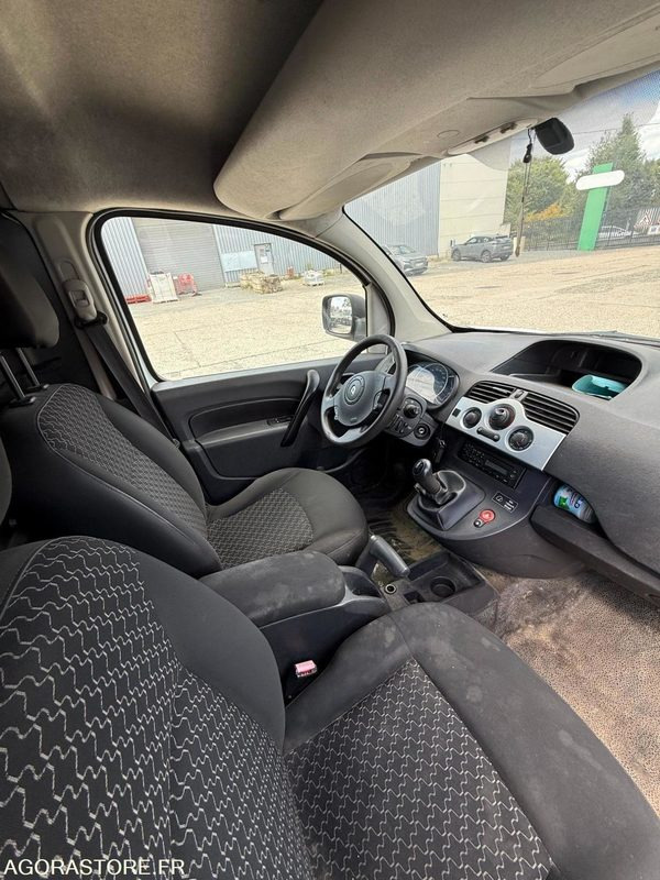 Fourgonnette RENAULT KANGOO - 2011 - 132800 KM (P1004226)