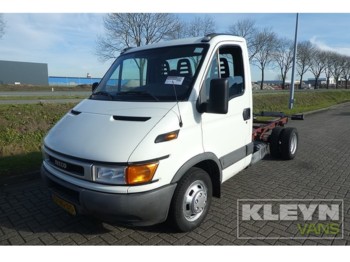 Véhicule utilitaire Iveco Daily 40C11 chassis: photos 1