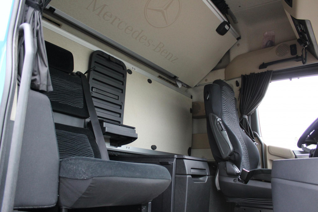 Véhicule utilitaire Mercedes-Benz Actros 2548 Koffer Retarder Schlafkab Kühlbox