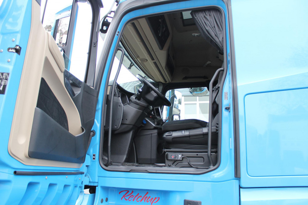 Véhicule utilitaire Mercedes-Benz Actros 2548 Koffer Retarder Schlafkab Kühlbox