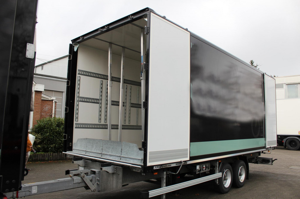 Véhicule utilitaire Mercedes-Benz Atego 1530 Koffer DS Schlafkab Durchladen 99Tkm!