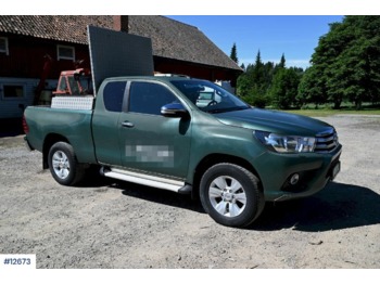 Pick-up Toyota Hilux: photos 1