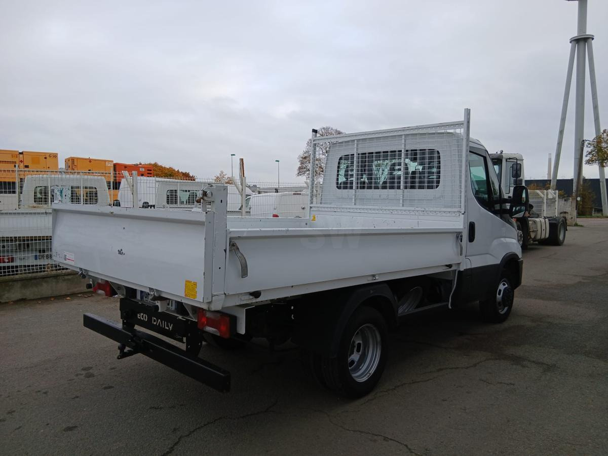 Utilitaire benne Iveco 35.140