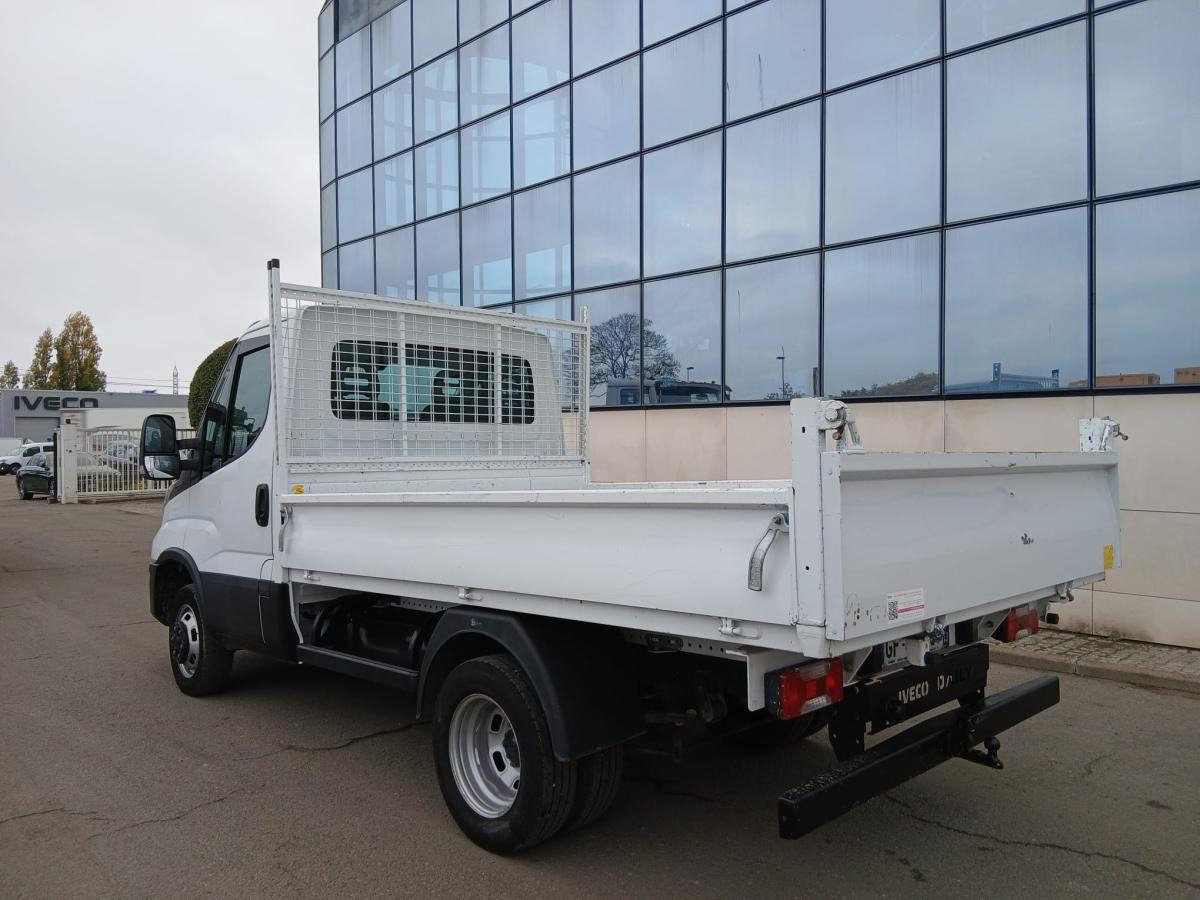 Utilitaire benne Iveco 35.140