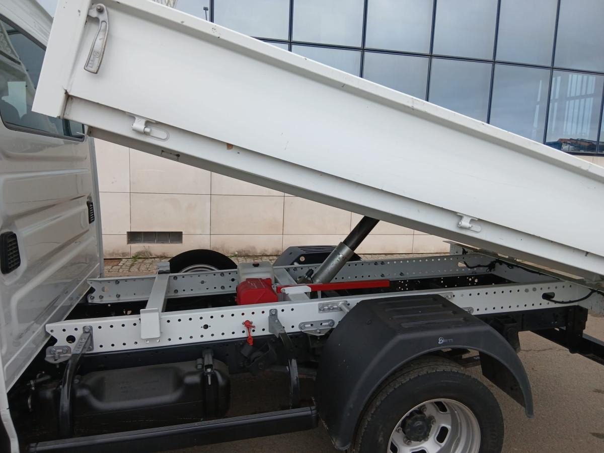 Utilitaire benne Iveco 35.140