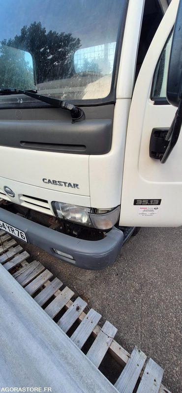Utilitaire benne Nissan Cabstar