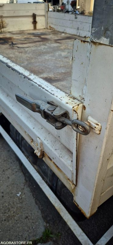 Utilitaire benne Nissan Cabstar