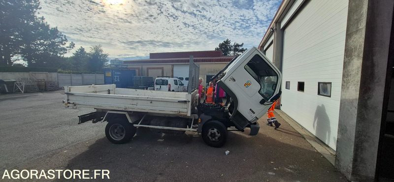 Utilitaire benne Nissan Cabstar
