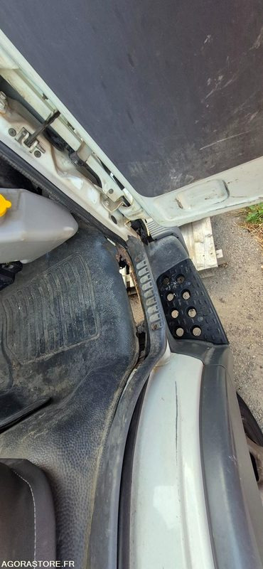 Utilitaire benne Nissan Cabstar