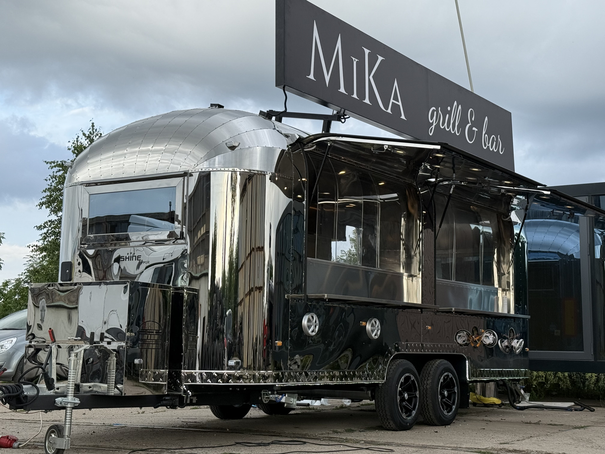 SHINE - American Food Truck - Annonce de vente undefined: photos 1