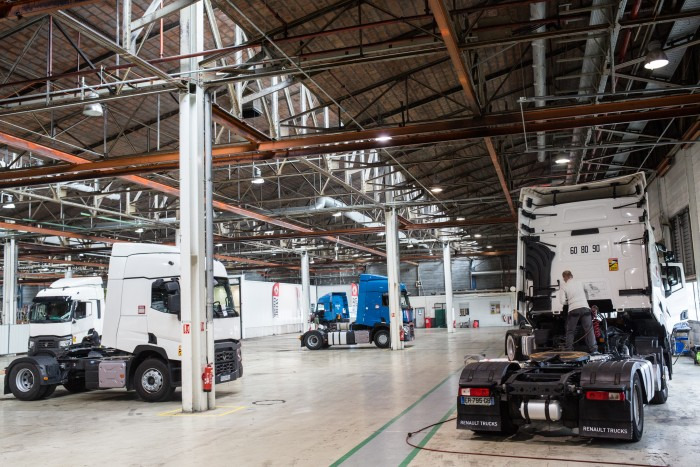 Renault Trucks France - Camions RENAULT - Année: 2015 undefined: photos 8