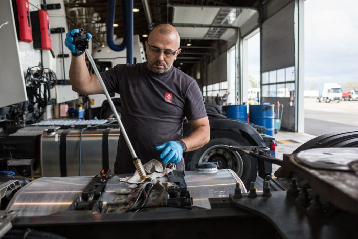 Renault Trucks France - Camions RENAULT - Année: 2015 undefined: photos 4