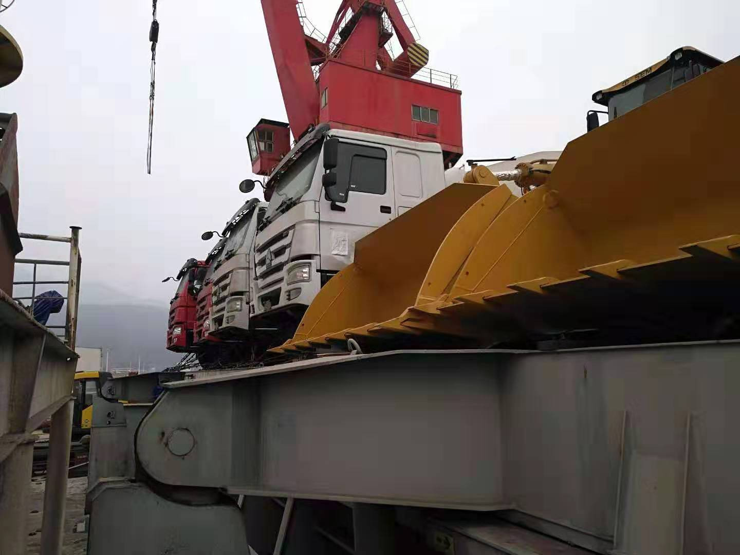 Shandong Guhong Auto Industrial CO., LTD - Camions - Année: 2019, 6x4, air conditionné undefined: photos 9