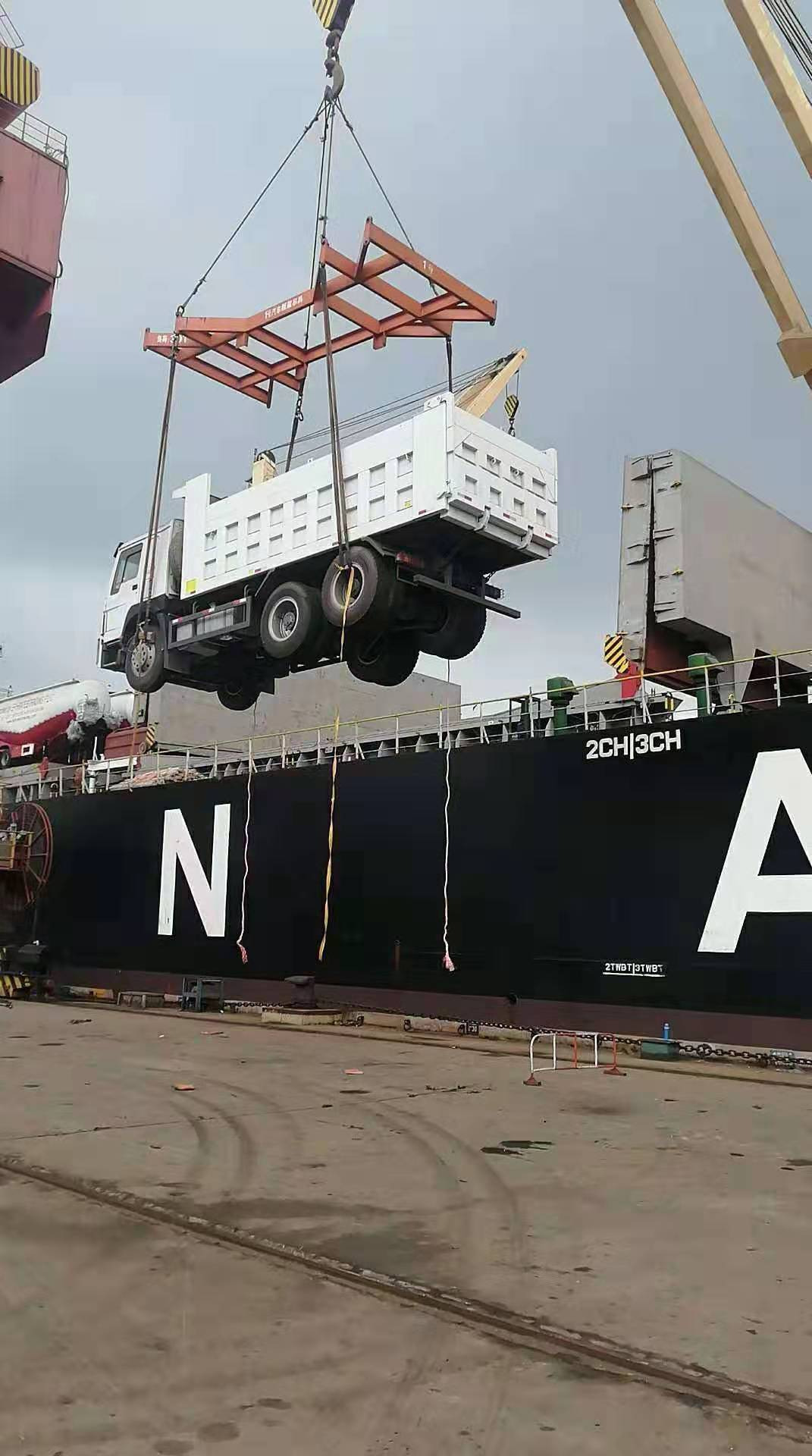 Shandong Guhong Auto Industrial CO., LTD - Camions - Année: 2019, 6x4, air conditionné undefined: photos 4