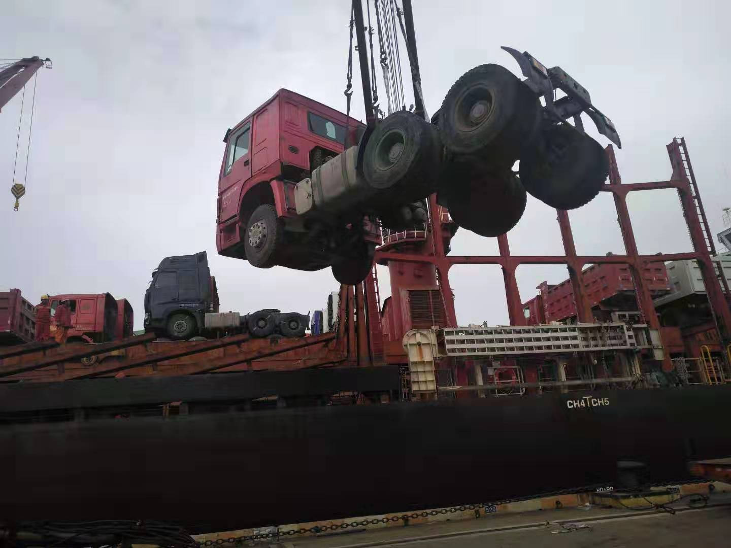 Shandong Guhong Auto Industrial CO., LTD - Camions - Année: 2019, 6x4, air conditionné undefined: photos 6