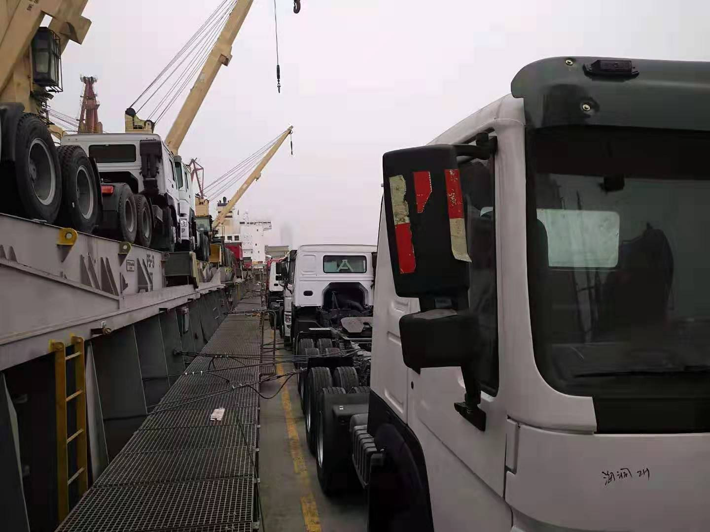 Shandong Guhong Auto Industrial CO., LTD - Camions - Année: 2019, 6x4, air conditionné undefined: photos 10