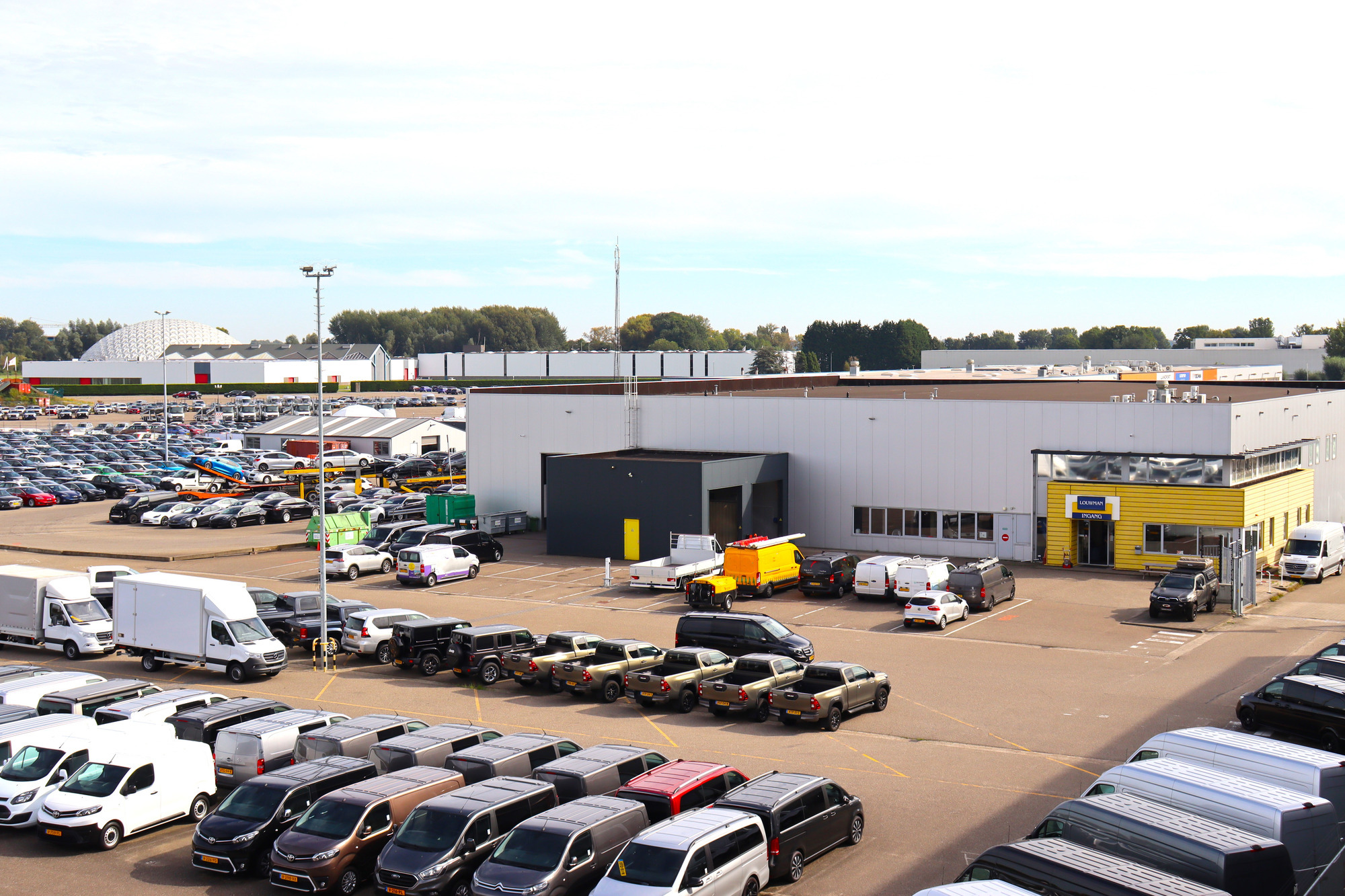 Busvan - Véhicules utilitaires - boîte de vitesse: automatique undefined: photos 1