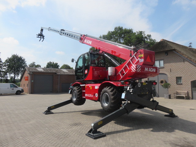 Jur Soetendaal - Matériels de manutention MANITOU MT 733 undefined: photos 3