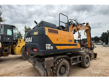 Pelle sur pneus HYUNDAI