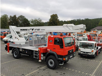 Camion avec nacelle MAN