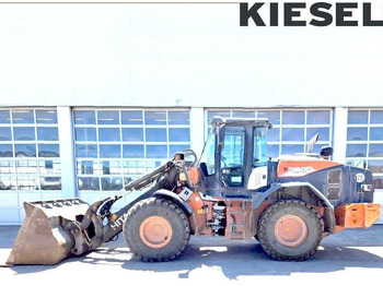 Chargeuse sur pneus HITACHI ZW180