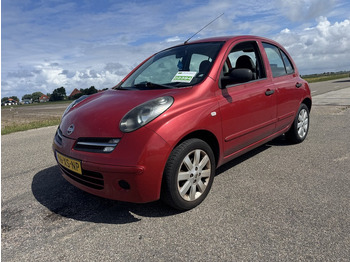 Voiture NISSAN
