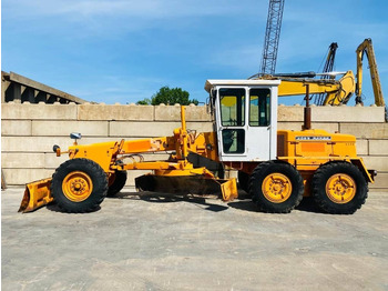 Niveleuse JOHN DEERE