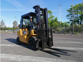 Chariot élévateur à gaz CATERPILLAR GP