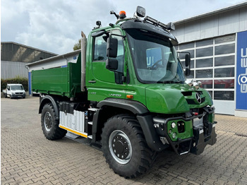 Camion benne UNIMOG