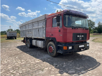 Camion plateau MAN 25.422