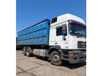 Camion plateau MAN 26.414