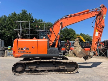 Pelle sur chenille HITACHI ZX130