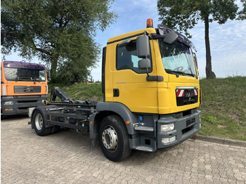 Camion ampliroll MAN TGM 15.290