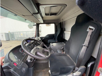 Photo d'intérieur 2: Camion pour le transport de boissons MAN TGM 26.340 6x2-4 LL TGM 26.340 6x2-4 LL Getränkewagen, Lenk-/Liftachse, LBW BÄR Photo d'intérieur 2: Camion pour le transport de boissons MAN TGM 26.340 6x2-4 LL TGM 26.340 6x2-4 LL Getränkewagen, Lenk-/Liftachse, LBW BÄR
