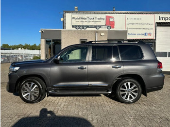 SUV Toyota Land Cruiser V8 LAND CRUISER 200 V8 + CAMERA 360 + FRIDGE + DIESEL + ONLY EXPORT: photos 2