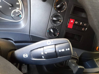 Camion frigorifique Mercedes-Benz Atego 821: photos 5