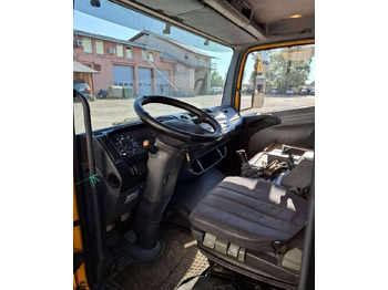 Photo d'intérieur 1: Camion à rideaux coulissants Mercedes-Benz Atego