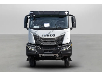 Châssis cabine Iveco T-WAY AT380T47H 6x4 R24 Tyres Chassis - Barcelona Stock: photos 2