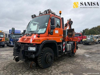 Véhicule de voirie/ Spécial UNIMOG U400