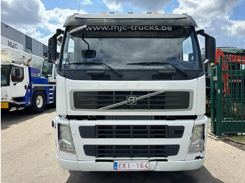 Camion citerne Volvo FM 450 6x2 19.000L - 5 COMP. FUEL TANKER / CITERNE - LIFT + STEERING AXLE - EURO 5 -: photos 2 Camion citerne Volvo FM 450 6x2 19.000L - 5 COMP. FUEL TANKER / CITERNE - LIFT + STEERING AXLE - EURO 5 -: photos 2