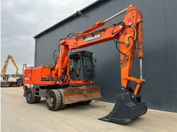 Pelle sur pneus Doosan DX210W: photos 3