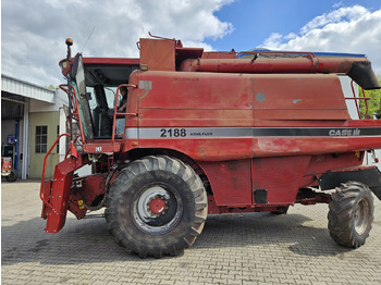 Moissonneuse-batteuse CASE IH