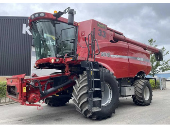 Moissonneuse-batteuse CASE IH