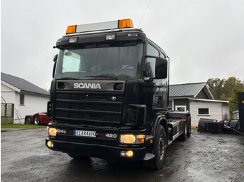 Camion ampliroll SCANIA 124G 420