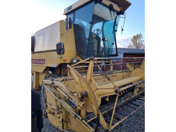 Moissonneuse-batteuse NEW HOLLAND